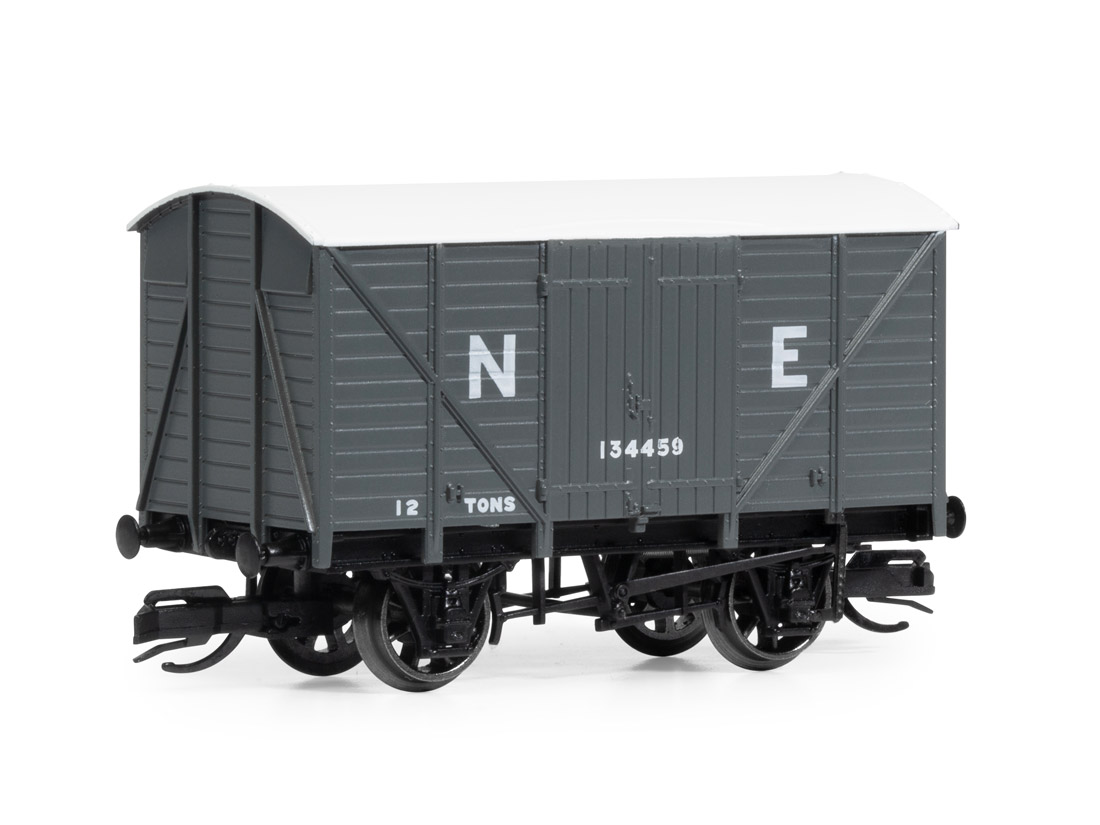 freight-car-Vent-Van-LNER-Hornby-TT6004_b_0.jpg